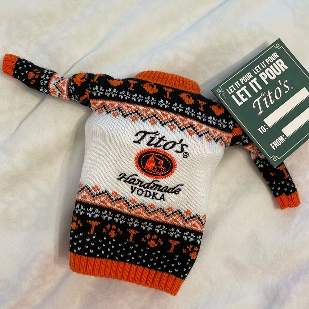 Tito’s Handmade Vodka bottle topper for gift giving.